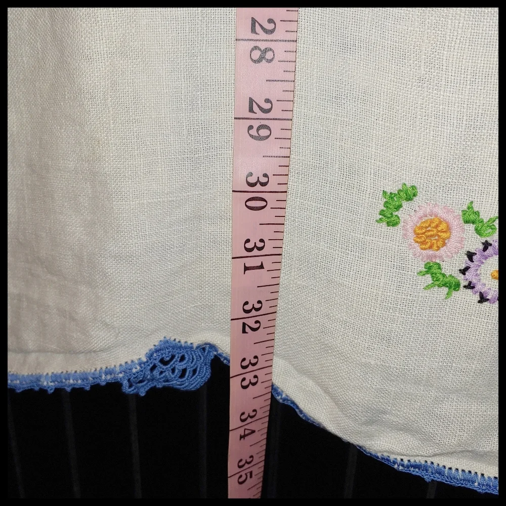 Vintage Embroidered Linen Table Cloth and Napkin Set
